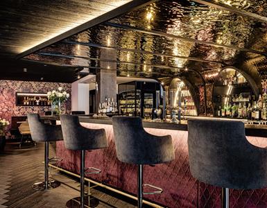 Golden Bar im Alpin Garden