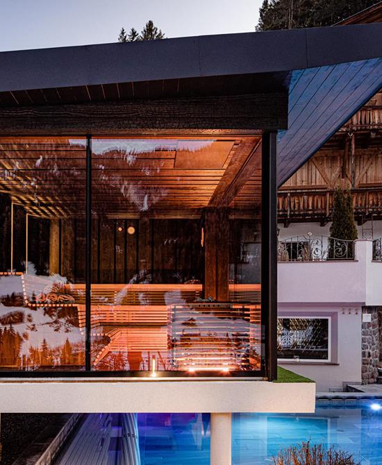 The panoramic sauna from the outside
